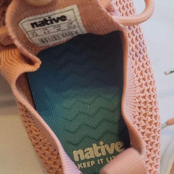Native sneakers size  7.5 - Picture 3 of 8